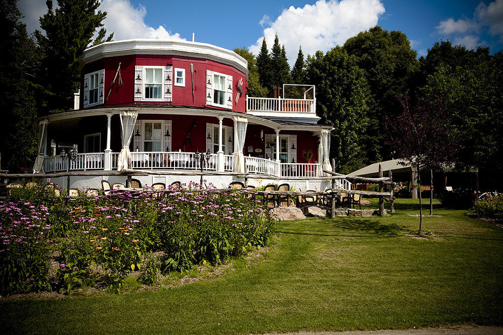 Auberge De La Tour Du Lac Sainte-Agathe-des-Monts Exterior foto