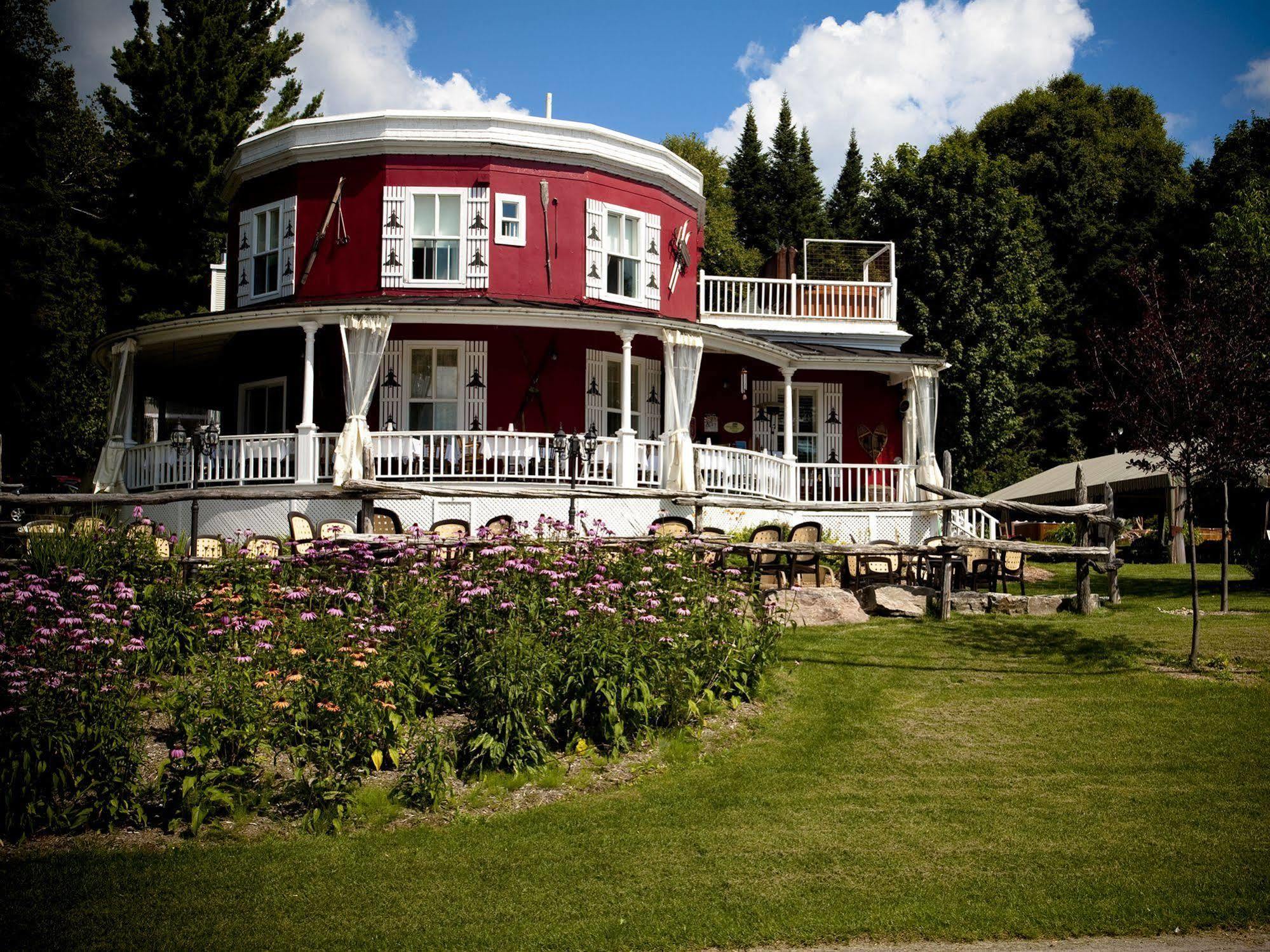 Auberge De La Tour Du Lac Sainte-Agathe-des-Monts Exterior foto